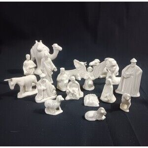 Set of 17 Vintage Macky 1977 Ceramic Christmas Nativity Figurines